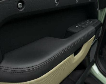 Зеленый Ленд Ровер Дефендер, объемом двигателя 3 л и пробегом 30 тыс. км за 124000 $, фото 12 на Automoto.ua