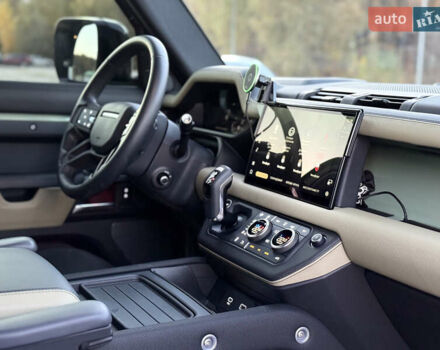 Зелений Ленд Ровер Дефендер, об'ємом двигуна 3 л та пробігом 30 тис. км за 119000 $, фото 26 на Automoto.ua