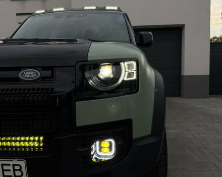 Зеленый Ленд Ровер Дефендер, объемом двигателя 3 л и пробегом 30 тыс. км за 124000 $, фото 4 на Automoto.ua