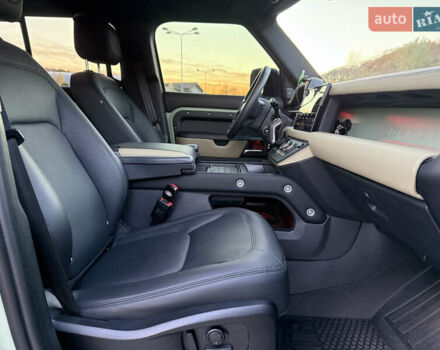 Зелений Ленд Ровер Дефендер, об'ємом двигуна 3 л та пробігом 30 тис. км за 119000 $, фото 27 на Automoto.ua