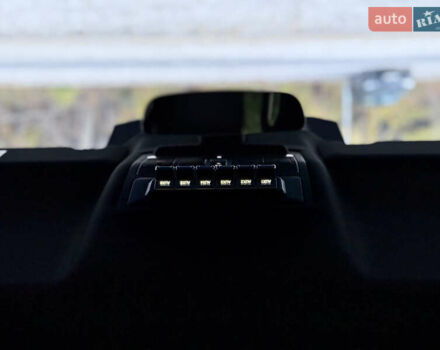 Зелений Ленд Ровер Дефендер, об'ємом двигуна 3 л та пробігом 30 тис. км за 119000 $, фото 37 на Automoto.ua