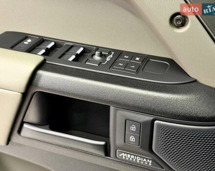 Зелений Ленд Ровер Дефендер, об'ємом двигуна 4.39 л та пробігом 3 тис. км за 255000 $, фото 71 на Automoto.ua