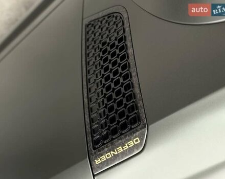 Зелений Ленд Ровер Дефендер, об'ємом двигуна 4.39 л та пробігом 3 тис. км за 255000 $, фото 22 на Automoto.ua