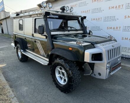 Зеленый Ленд Ровер Дефендер, объемом двигателя 2.5 л и пробегом 121 тыс. км за 18950 $, фото 1 на Automoto.ua