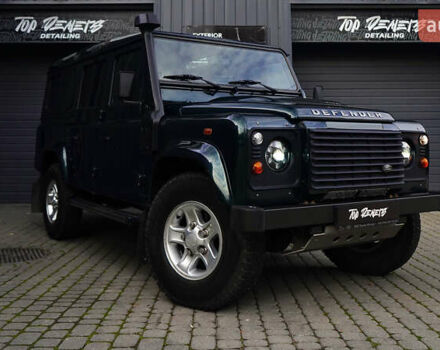 Зеленый Ленд Ровер Дефендер, объемом двигателя 2.2 л и пробегом 98 тыс. км за 87000 $, фото 1 на Automoto.ua