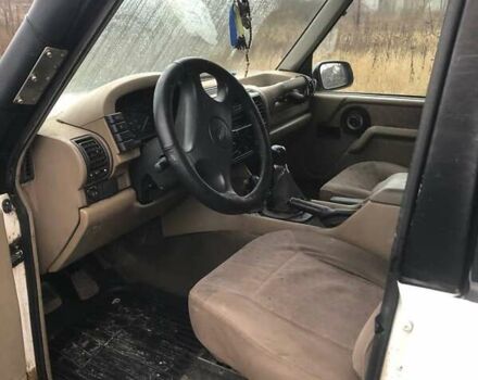 Белый Ленд Ровер Дискавери, объемом двигателя 2.5 л и пробегом 333 тыс. км за 6900 $, фото 6 на Automoto.ua