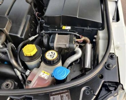 Білий Ленд Ровер Діскавері, об'ємом двигуна 3 л та пробігом 316 тис. км за 14800 $, фото 29 на Automoto.ua