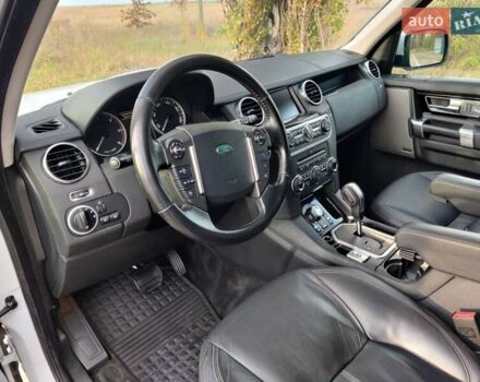 Білий Ленд Ровер Діскавері, об'ємом двигуна 3 л та пробігом 316 тис. км за 14800 $, фото 16 на Automoto.ua