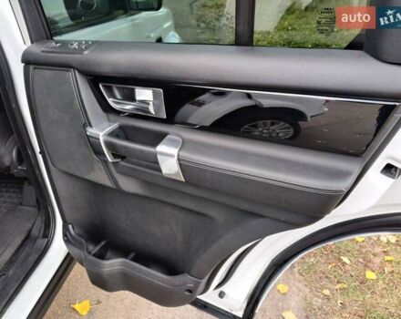 Білий Ленд Ровер Діскавері, об'ємом двигуна 3 л та пробігом 316 тис. км за 14800 $, фото 19 на Automoto.ua