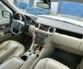 Білий Ленд Ровер Діскавері, об'ємом двигуна 5 л та пробігом 297 тис. км за 6999 $, фото 21 на Automoto.ua