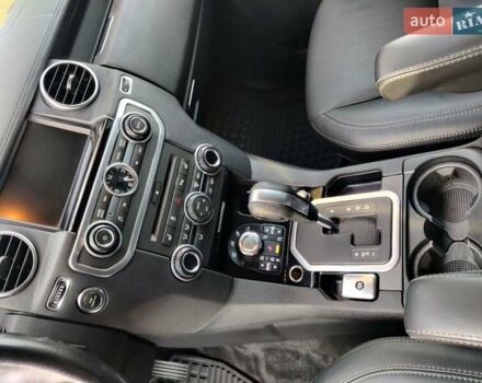 Білий Ленд Ровер Діскавері, об'ємом двигуна 3 л та пробігом 316 тис. км за 14800 $, фото 13 на Automoto.ua