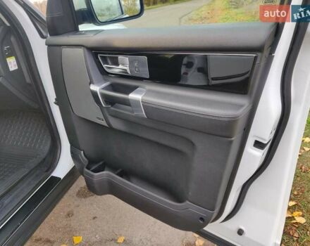 Білий Ленд Ровер Діскавері, об'ємом двигуна 3 л та пробігом 316 тис. км за 14800 $, фото 23 на Automoto.ua