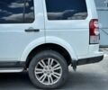 Білий Ленд Ровер Діскавері, об'ємом двигуна 5 л та пробігом 297 тис. км за 6999 $, фото 4 на Automoto.ua