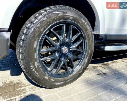 Білий Ленд Ровер Діскавері, об'ємом двигуна 2.99 л та пробігом 198 тис. км за 19900 $, фото 17 на Automoto.ua