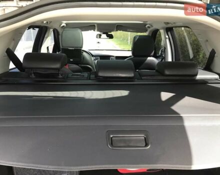 Білий Ленд Ровер Діскавері, об'ємом двигуна 2.2 л та пробігом 193 тис. км за 16000 $, фото 7 на Automoto.ua