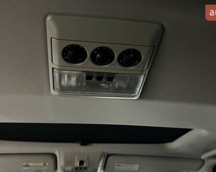 Білий Ленд Ровер Діскавері, об'ємом двигуна 3 л та пробігом 173 тис. км за 22950 $, фото 13 на Automoto.ua