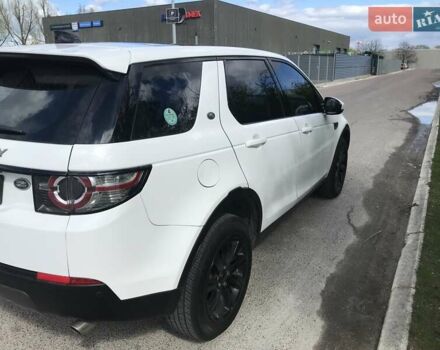 Білий Ленд Ровер Діскавері, об'ємом двигуна 2.2 л та пробігом 193 тис. км за 16000 $, фото 2 на Automoto.ua