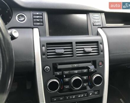 Білий Ленд Ровер Діскавері, об'ємом двигуна 2.2 л та пробігом 193 тис. км за 16000 $, фото 13 на Automoto.ua