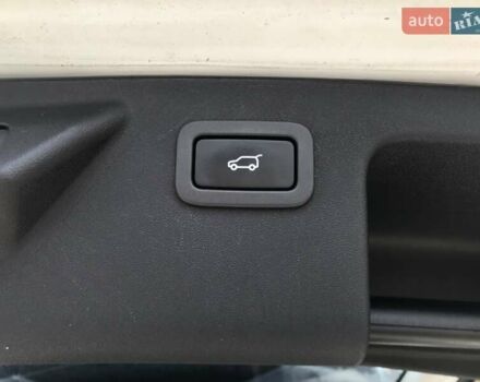 Білий Ленд Ровер Діскавері, об'ємом двигуна 2.2 л та пробігом 193 тис. км за 16000 $, фото 6 на Automoto.ua