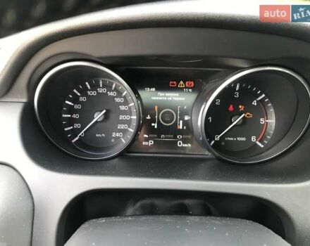 Білий Ленд Ровер Діскавері, об'ємом двигуна 2.2 л та пробігом 193 тис. км за 16000 $, фото 12 на Automoto.ua