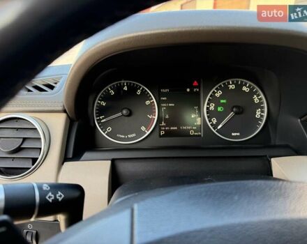 Белый Ленд Ровер Дискавери, объемом двигателя 3 л и пробегом 175 тыс. км за 24000 $, фото 22 на Automoto.ua