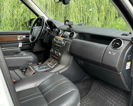 Білий Ленд Ровер Діскавері, об'ємом двигуна 3 л та пробігом 176 тис. км за 24900 $, фото 14 на Automoto.ua