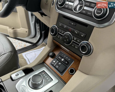 Белый Ленд Ровер Дискавери, объемом двигателя 3 л и пробегом 180 тыс. км за 19850 $, фото 72 на Automoto.ua