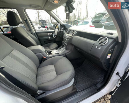 Білий Ленд Ровер Діскавері, об'ємом двигуна 2.99 л та пробігом 140 тис. км за 23999 $, фото 19 на Automoto.ua