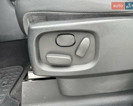 Белый Ленд Ровер Дискавери, объемом двигателя 2.99 л и пробегом 148 тыс. км за 23500 $, фото 14 на Automoto.ua