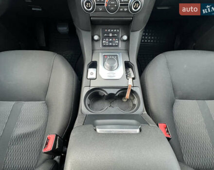 Білий Ленд Ровер Діскавері, об'ємом двигуна 2.99 л та пробігом 140 тис. км за 23999 $, фото 24 на Automoto.ua