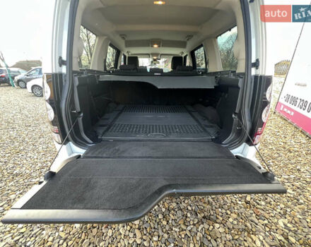 Білий Ленд Ровер Діскавері, об'ємом двигуна 2.99 л та пробігом 140 тис. км за 23999 $, фото 36 на Automoto.ua