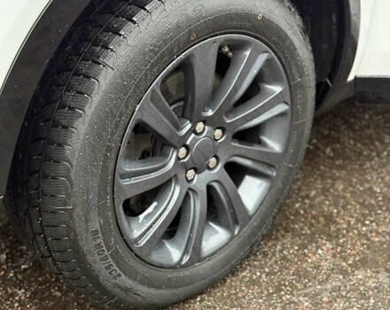 Білий Ленд Ровер Діскавері, об'ємом двигуна 2 л та пробігом 104 тис. км за 19999 $, фото 17 на Automoto.ua