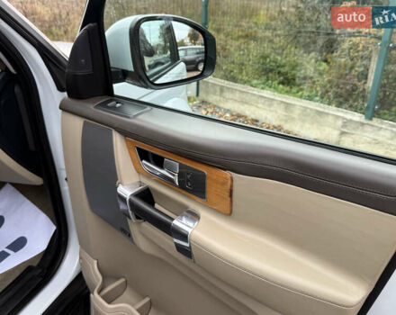 Белый Ленд Ровер Дискавери, объемом двигателя 3 л и пробегом 180 тыс. км за 19850 $, фото 77 на Automoto.ua