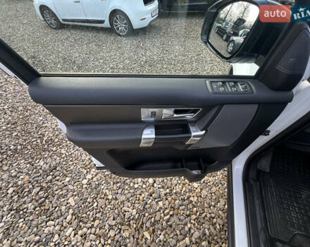 Білий Ленд Ровер Діскавері, об'ємом двигуна 2.99 л та пробігом 140 тис. км за 23999 $, фото 15 на Automoto.ua