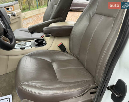 Белый Ленд Ровер Дискавери, объемом двигателя 3 л и пробегом 180 тыс. км за 19850 $, фото 60 на Automoto.ua