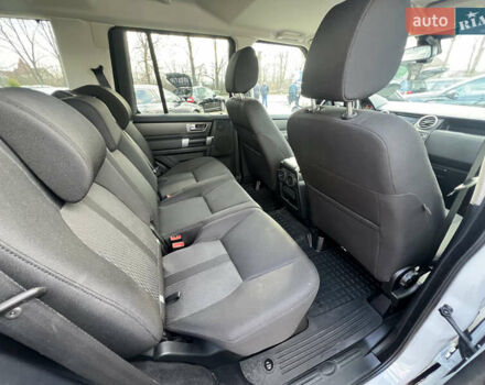Білий Ленд Ровер Діскавері, об'ємом двигуна 2.99 л та пробігом 140 тис. км за 23999 $, фото 32 на Automoto.ua