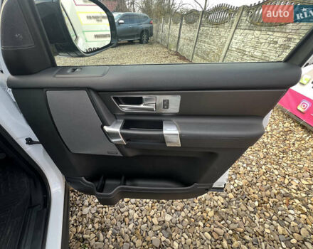 Білий Ленд Ровер Діскавері, об'ємом двигуна 2.99 л та пробігом 140 тис. км за 23999 $, фото 18 на Automoto.ua