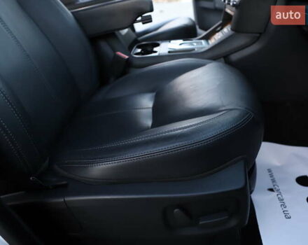 Белый Ленд Ровер Дискавери, объемом двигателя 3 л и пробегом 192 тыс. км за 18899 $, фото 76 на Automoto.ua