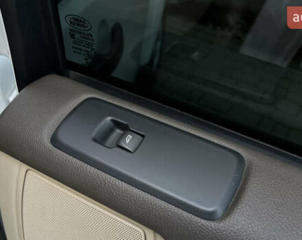 Белый Ленд Ровер Дискавери, объемом двигателя 2.99 л и пробегом 170 тыс. км за 24000 $, фото 37 на Automoto.ua