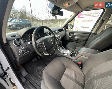 Білий Ленд Ровер Діскавері, об'ємом двигуна 2.99 л та пробігом 140 тис. км за 23999 $, фото 17 на Automoto.ua