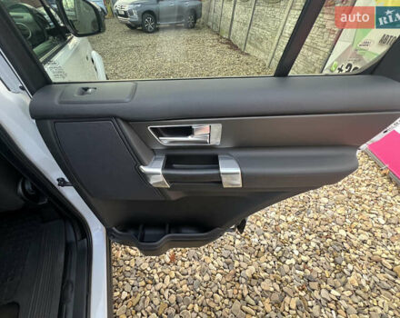 Білий Ленд Ровер Діскавері, об'ємом двигуна 2.99 л та пробігом 140 тис. км за 23999 $, фото 31 на Automoto.ua