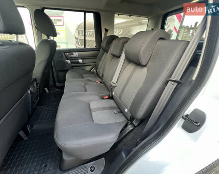 Білий Ленд Ровер Діскавері, об'ємом двигуна 2.99 л та пробігом 140 тис. км за 23999 $, фото 30 на Automoto.ua