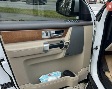 Белый Ленд Ровер Дискавери, объемом двигателя 2.99 л и пробегом 170 тыс. км за 24000 $, фото 25 на Automoto.ua