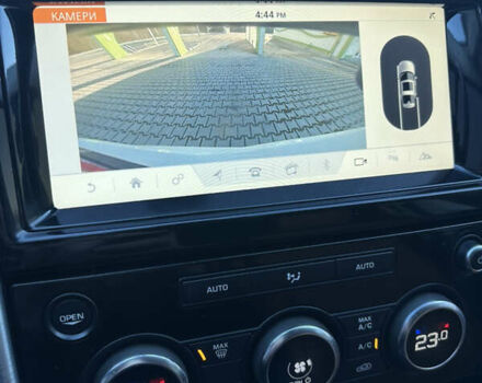 Білий Ленд Ровер Діскавері, об'ємом двигуна 3 л та пробігом 235 тис. км за 23950 $, фото 29 на Automoto.ua