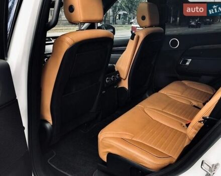 Білий Ленд Ровер Діскавері, об'ємом двигуна 3 л та пробігом 71 тис. км за 26500 $, фото 9 на Automoto.ua