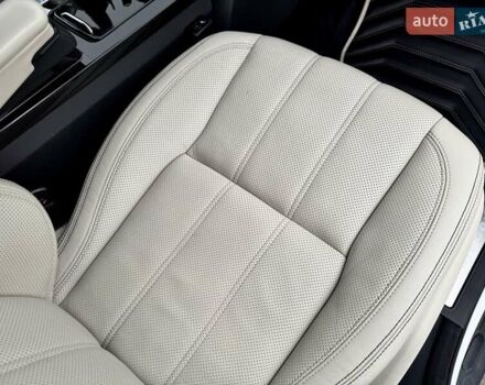 Білий Ленд Ровер Діскавері, об'ємом двигуна 2.99 л та пробігом 115 тис. км за 29800 $, фото 28 на Automoto.ua