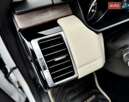 Білий Ленд Ровер Діскавері, об'ємом двигуна 2.99 л та пробігом 115 тис. км за 29800 $, фото 57 на Automoto.ua