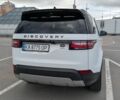 Білий Ленд Ровер Діскавері, об'ємом двигуна 3 л та пробігом 147 тис. км за 27500 $, фото 32 на Automoto.ua