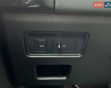 Білий Ленд Ровер Діскавері, об'ємом двигуна 3 л та пробігом 170 тис. км за 29990 $, фото 24 на Automoto.ua