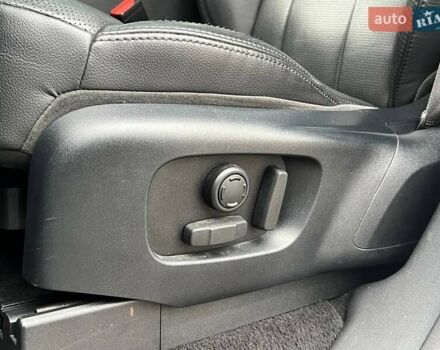 Білий Ленд Ровер Діскавері, об'ємом двигуна 3 л та пробігом 170 тис. км за 29990 $, фото 22 на Automoto.ua